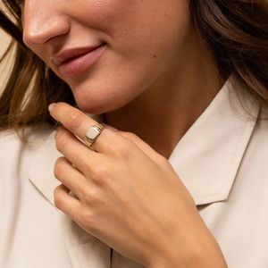 Mejuri | Mini Square Signet